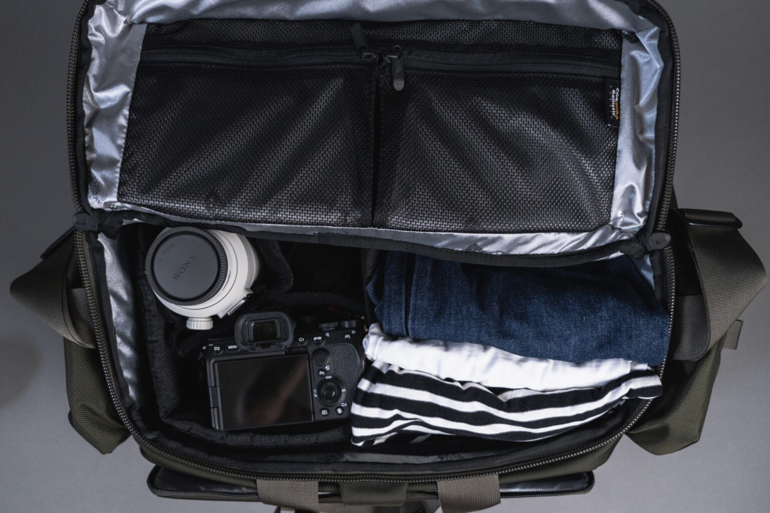 ノースフェイスの本格カメラバッグレビュー！まさかのコラボで実現した唯一無二のアイテム SNEAKm スニーカム